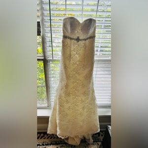 Vintage Lace Wedding Dress, Never Worn, Size 6, Unaltered